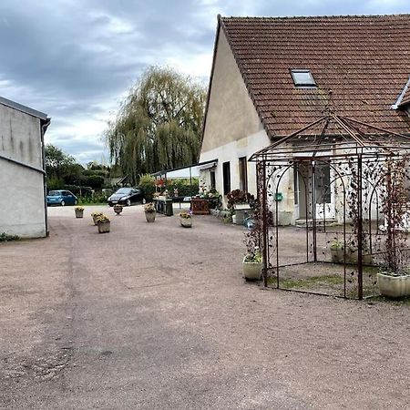 Charmant T2 Au 1Er Dans Residence Avec Parc Arbore Saint-Pierre-le-Moutier Luaran gambar