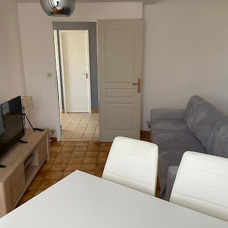 Charmant T2 Au 1Er Dans Residence Avec Parc Arbore Saint-Pierre-le-Moutier Luaran gambar