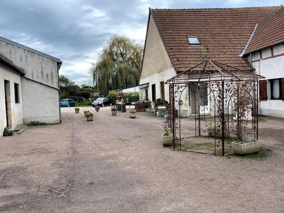 Charmant T2 Au 1Er Dans Residence Avec Parc Arbore Saint-Pierre-le-Moutier Luaran gambar