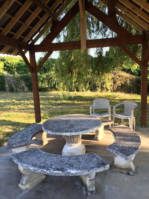 Charmant T2 Au 1Er Dans Residence Avec Parc Arbore Saint-Pierre-le-Moutier Luaran gambar