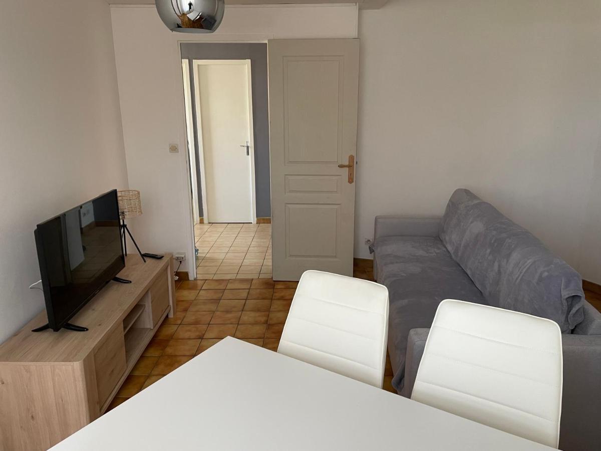 Charmant T2 Au 1Er Dans Residence Avec Parc Arbore Saint-Pierre-le-Moutier Luaran gambar