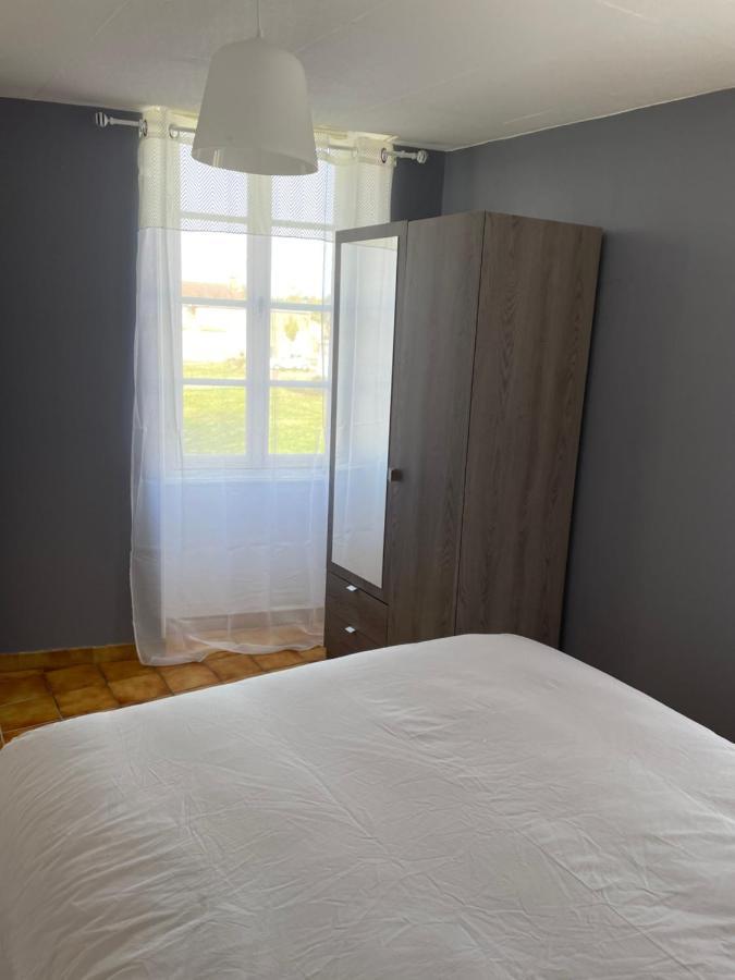 Charmant T2 Au 1Er Dans Residence Avec Parc Arbore Saint-Pierre-le-Moutier Luaran gambar