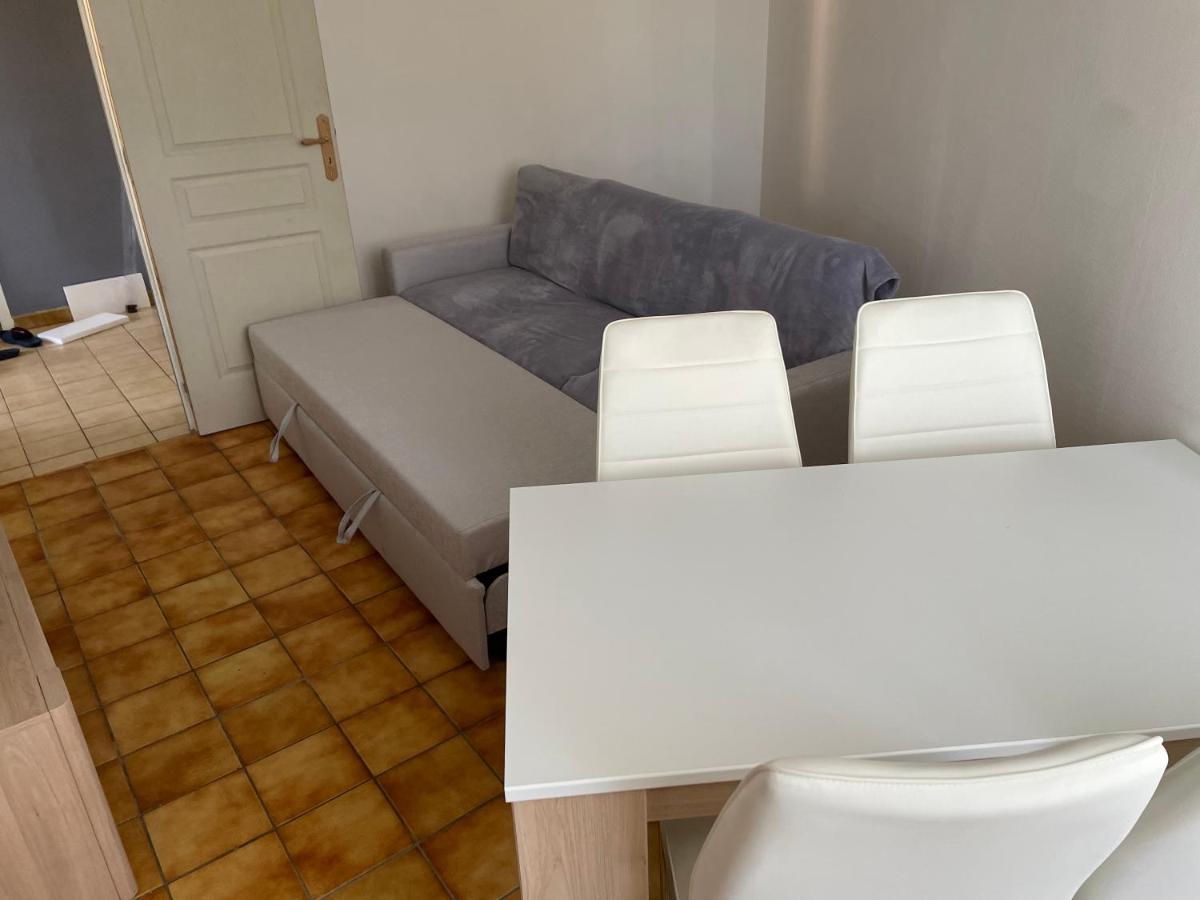 Charmant T2 Au 1Er Dans Residence Avec Parc Arbore Saint-Pierre-le-Moutier Luaran gambar