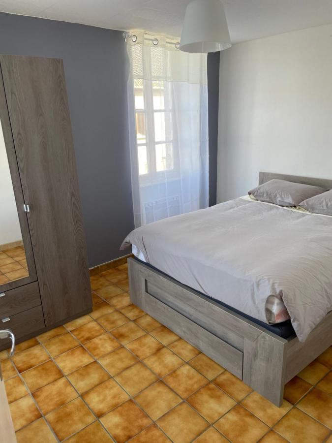 Charmant T2 Au 1Er Dans Residence Avec Parc Arbore Saint-Pierre-le-Moutier Luaran gambar